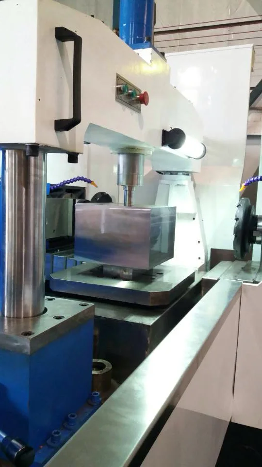 Industrielle CNC-Fräsmaschine zur Metallbearbeitung